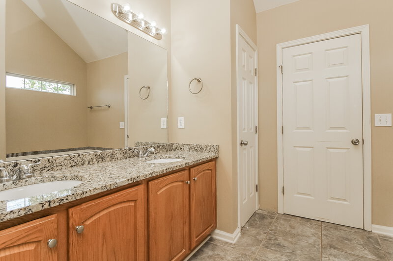 2,500/Mo, 398 Roxie Ct Murfreesboro, TN 37128 Bathroom View 2
