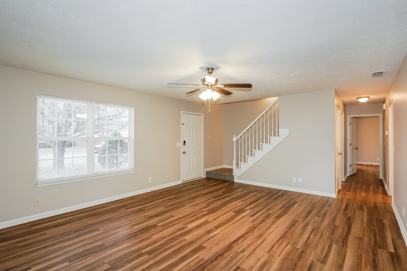 2,215/Mo, 2907 Weybridge Dr Murfreesboro, TN 37128 Living Room View 2