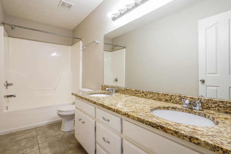 2,215/Mo, 2907 Weybridge Dr Murfreesboro, TN 37128 Main Bathroom View