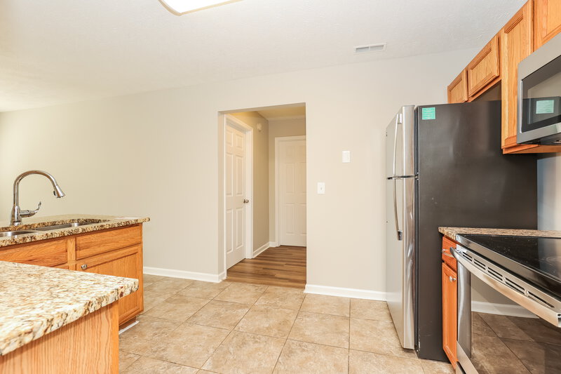 2,270/Mo, 1421 Westview Dr Murfreesboro, TN 37128 Kitchen View