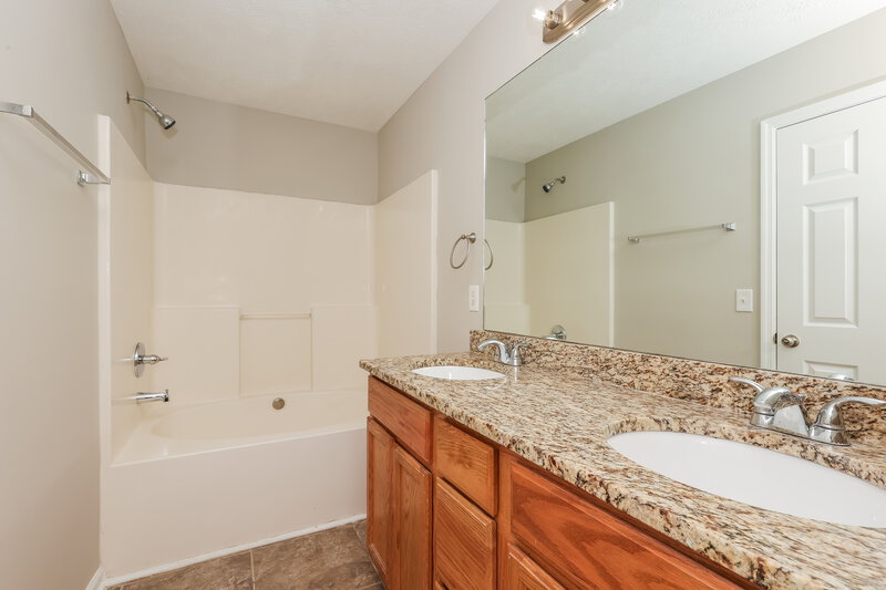 2,270/Mo, 1421 Westview Dr Murfreesboro, TN 37128 Main Bathroom View 2