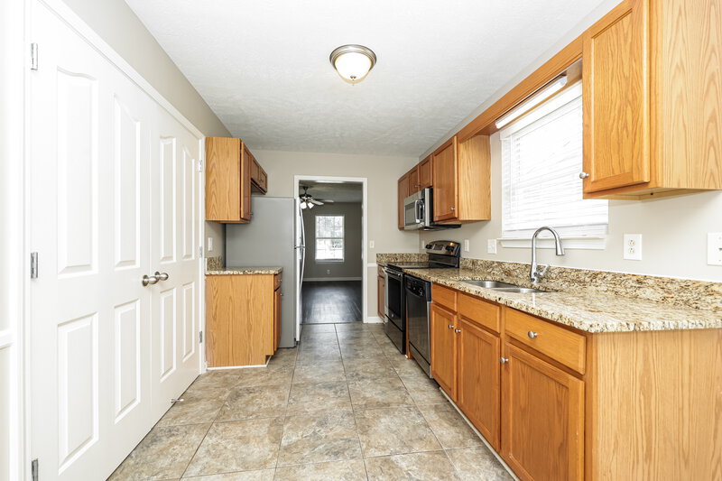 1,860/Mo, 1502 Killarney Dr Murfreesboro, TN 37128 Kitchen View