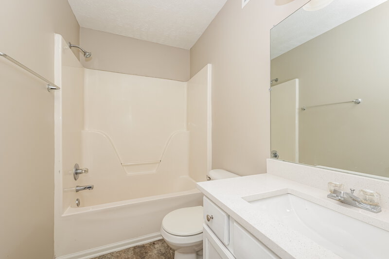 1,860/Mo, 1502 Killarney Dr Murfreesboro, TN 37128 Main Bathroom View