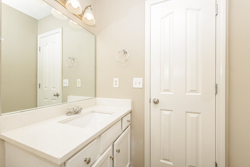 1,860/Mo, 1502 Killarney Dr Murfreesboro, TN 37128 Main Bathroom View 2