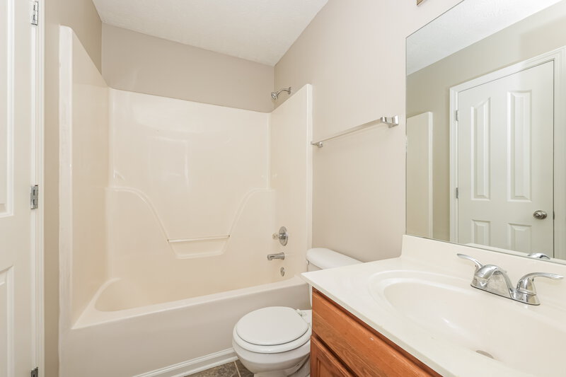 1,860/Mo, 1502 Killarney Dr Murfreesboro, TN 37128 Bathroom View
