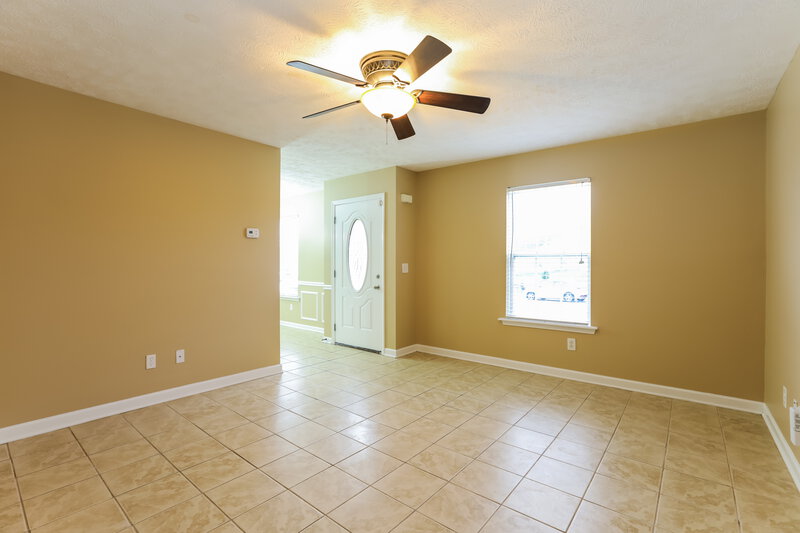 2,120/Mo, 4939 Camborne Circle Murfreesboro, TN 37129 Living Room View 3