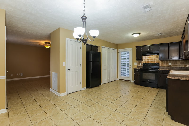 2,120/Mo, 4939 Camborne Circle Murfreesboro, TN 37129 Kitchen View 4