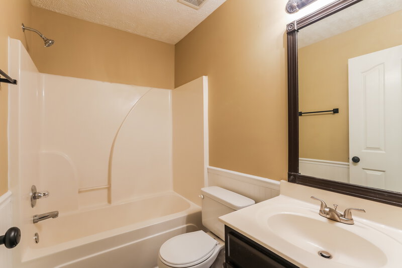 2,120/Mo, 4939 Camborne Circle Murfreesboro, TN 37129 Bathroom View