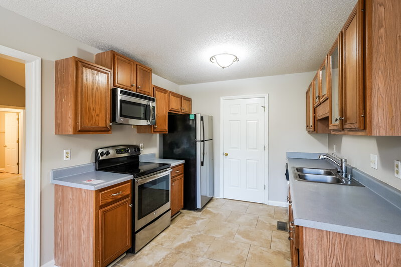 2,970/Mo, 206 Sierra Dr Murfreesboro, TN 37129 Kitchen View 2