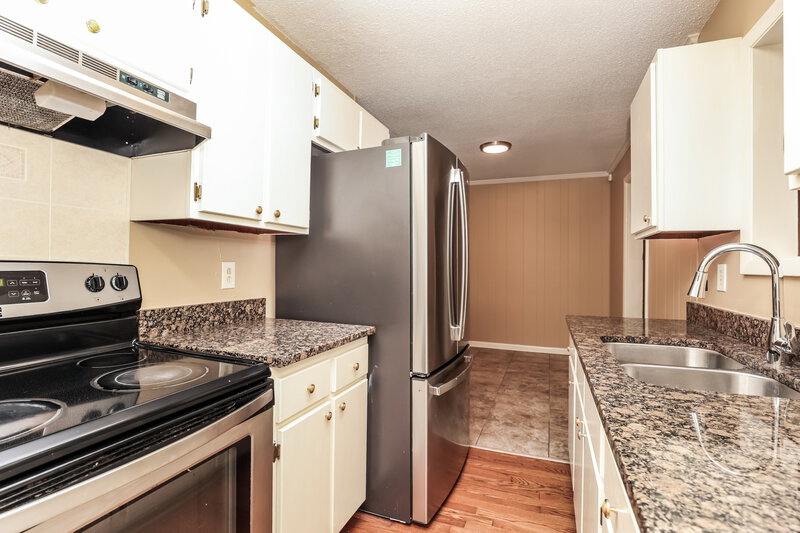1,990/Mo, 2214 Norman Ave Murfreesboro, TN 37130 Kitchen View 2