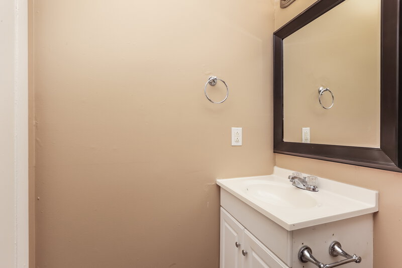 1,990/Mo, 2214 Norman Ave Murfreesboro, TN 37130 Main Bathroom View