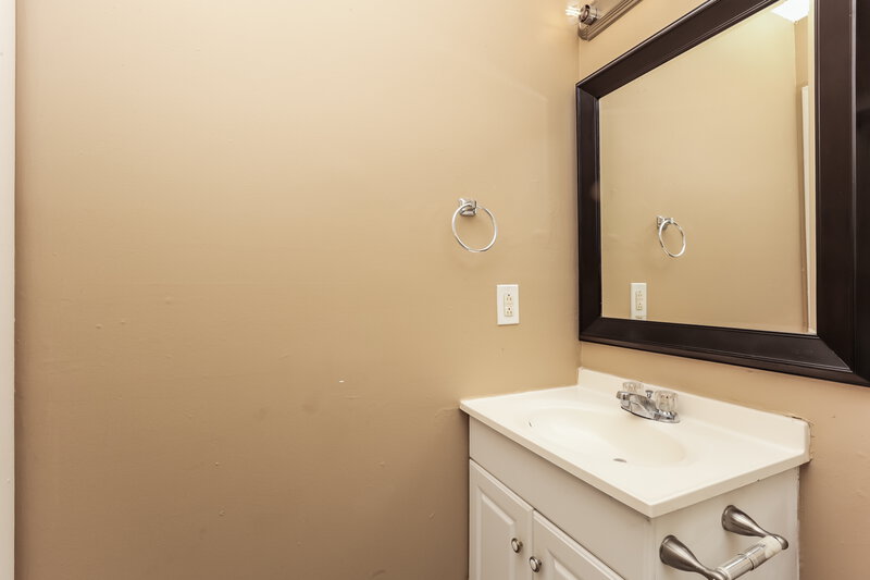 1,990/Mo, 2214 Norman Ave Murfreesboro, TN 37130 Bathroom View