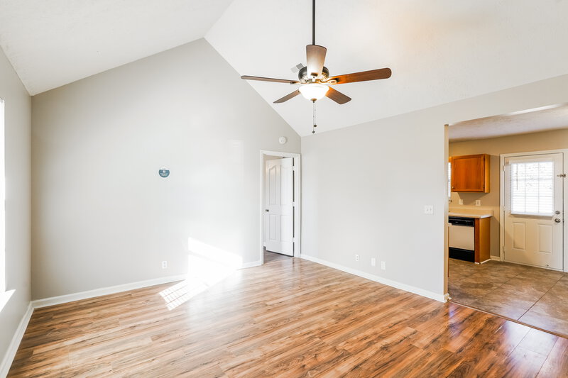 2,270/Mo, 114 Antler Dr Murfreesboro, TN 37130 Living Room View 2