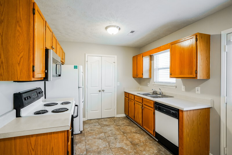 2,270/Mo, 114 Antler Dr Murfreesboro, TN 37130 Kitchen View