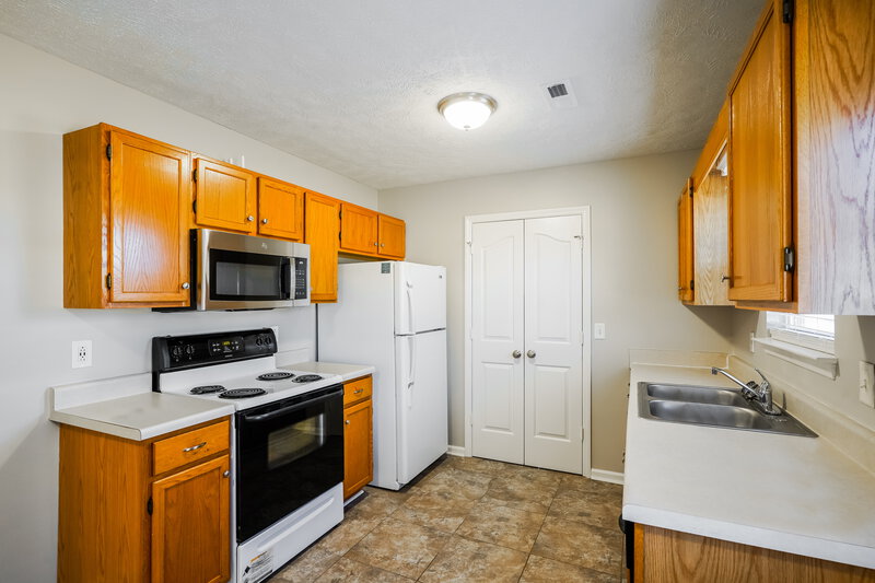 2,270/Mo, 114 Antler Dr Murfreesboro, TN 37130 Kitchen View 2