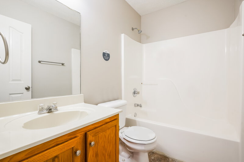 2,270/Mo, 114 Antler Dr Murfreesboro, TN 37130 Main Bathroom View