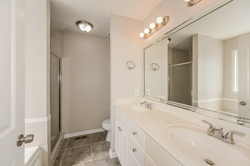 2,945/Mo, 2521 Kilkenny Ct Murfreesboro, TN 37130 Main Bathroom View