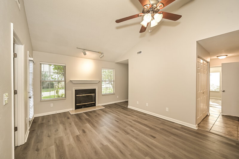 1,965/Mo, 211 Hunters Chase Dr Smyrna, TN 37167 Living Room View 2