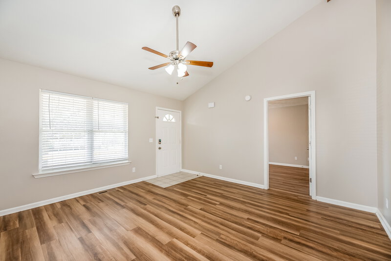 1,925/Mo, 420 Wildwood Dr Smyrna, TN 37167 Living Room View 2