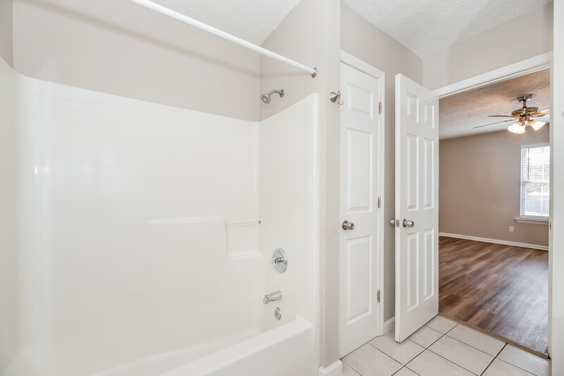 1,925/Mo, 420 Wildwood Dr Smyrna, TN 37167 Main Bathroom View