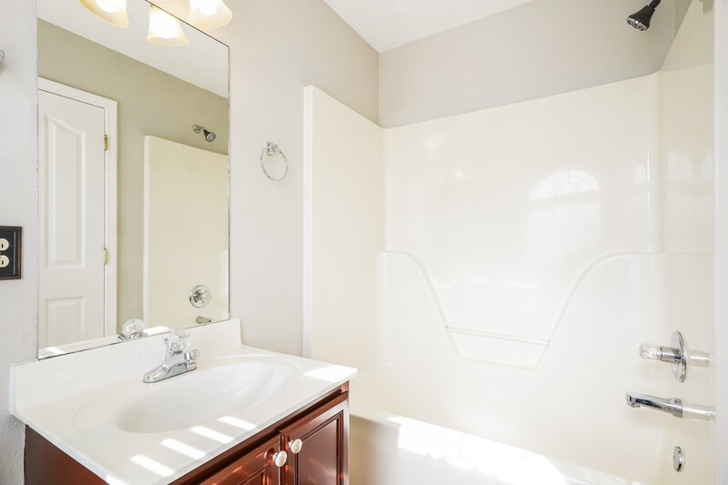 0/Mo, 675 Legacy Dr Smyrna, TN 37167 Main Bathroom View