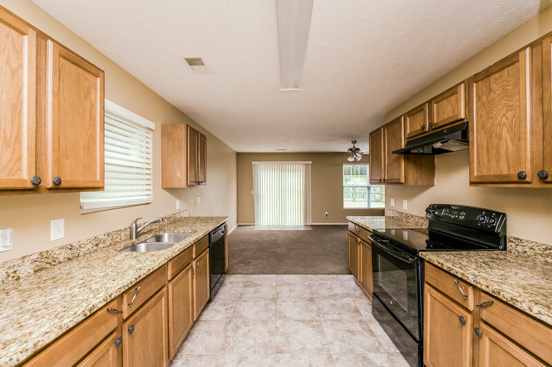 2,290/Mo, 3000 Ewingdale Dr Nashville, TN 37207 Kitchen View 2