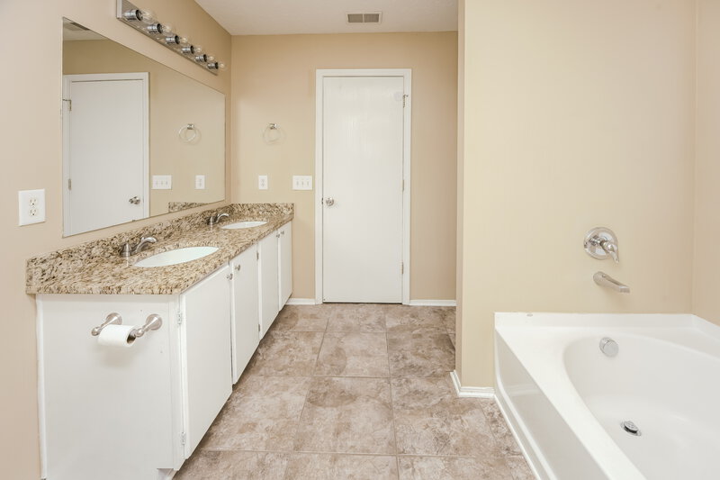 2,290/Mo, 3000 Ewingdale Dr Nashville, TN 37207 Main Bathroom View