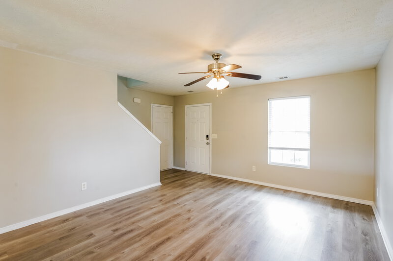 2,650/Mo, 2893 Creekbend Dr Nashville, TN 37207 Living Room View