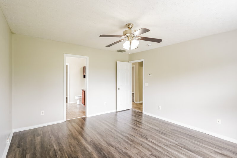 2,650/Mo, 2893 Creekbend Dr Nashville, TN 37207 Main Bathroom View