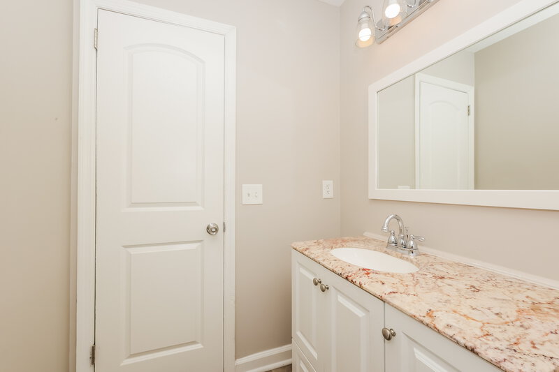 1,930/Mo, 252 Cedarmont Circle Nashville, TN 37211 Bathroom View 2