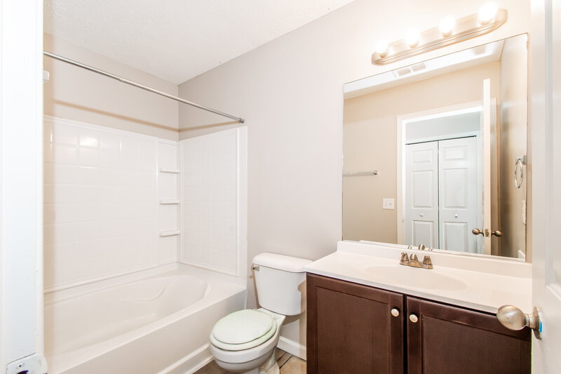 1,910/Mo, 2633 River Meade Way Nashville, TN 37214 Main Bathroom View
