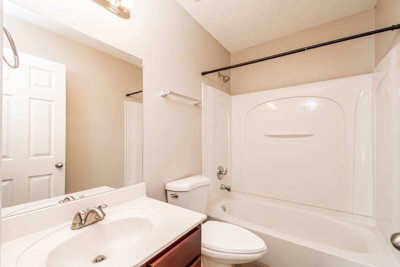 1,910/Mo, 2633 River Meade Way Nashville, TN 37214 Bathroom View