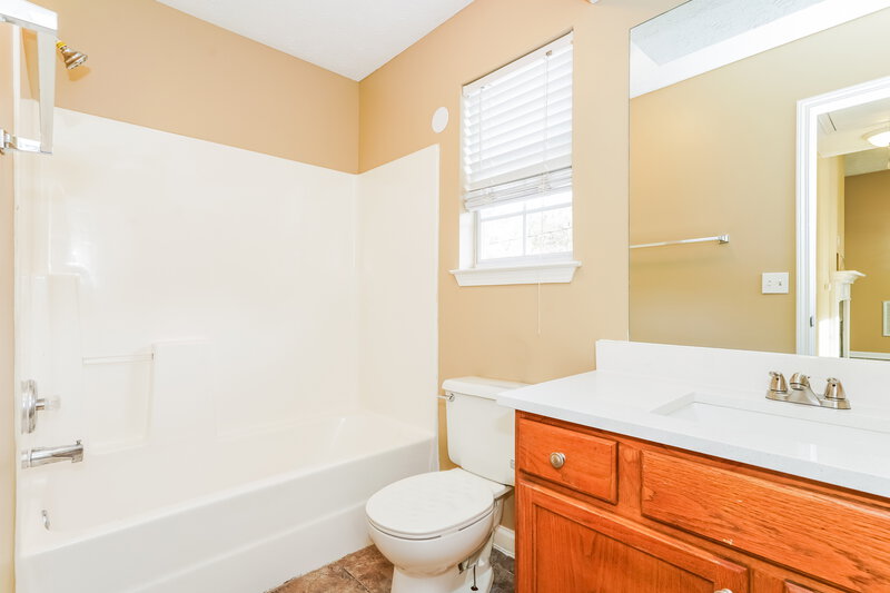1,855/Mo, 1417 Quail Run Nashville, TN 37214 Main Bathroom View