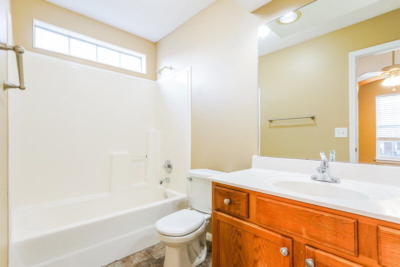 1,855/Mo, 1417 Quail Run Nashville, TN 37214 Bathroom View