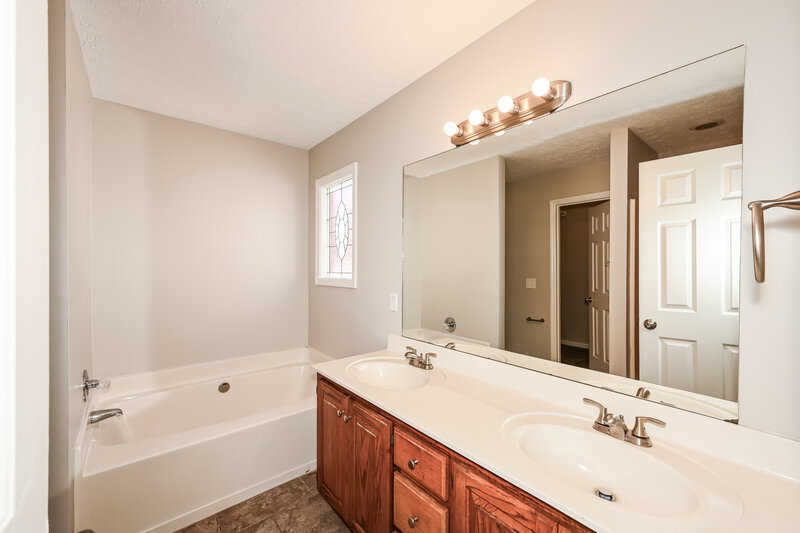 2,425/Mo, 3656 Burwick Pl Antioch, TN 37013 Main Bathroom View
