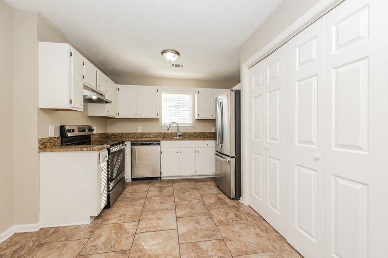 1,675/Mo, 4104 Pepperwood Dr Antioch, TN 37013 Kitchen View