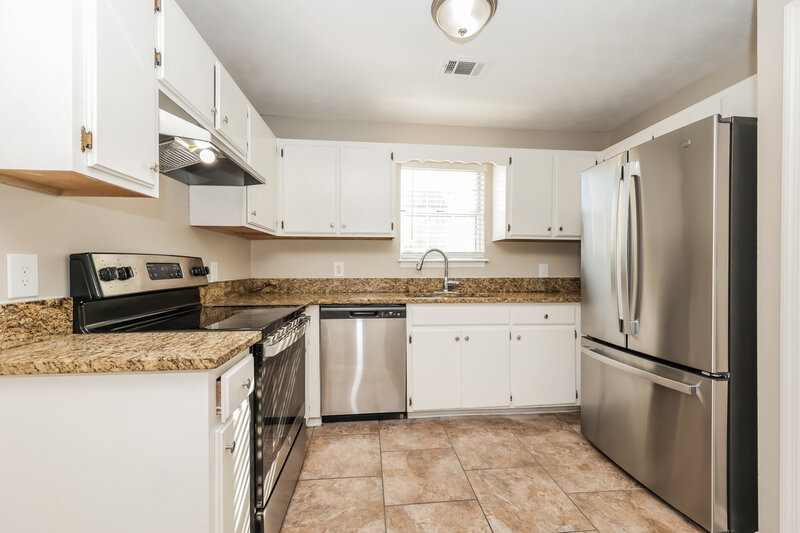 1,675/Mo, 4104 Pepperwood Dr Antioch, TN 37013 Kitchen View 2