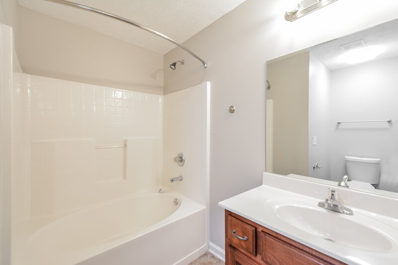 1,920/Mo, 144 Centerrock Dr Christiana, TN 37037 Main Bathroom View