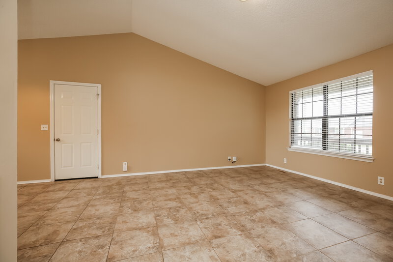 1,925/Mo, 2621 Deerpath Dr Christiana, TN 37037 Living Room View 2