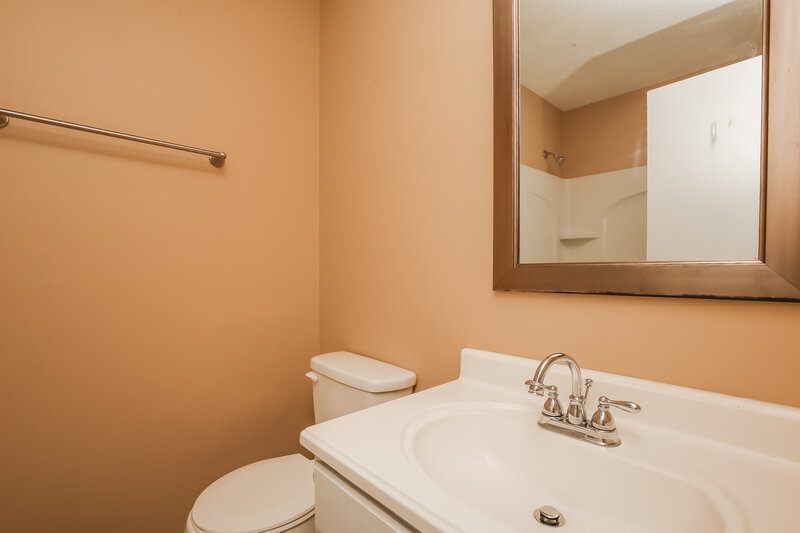 1,925/Mo, 2621 Deerpath Dr Christiana, TN 37037 Bathroom View