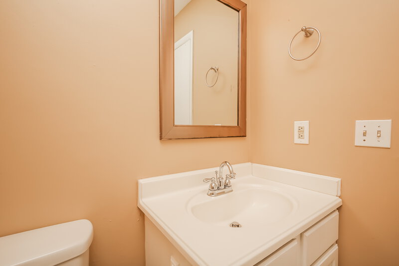 1,925/Mo, 2621 Deerpath Dr Christiana, TN 37037 Bathroom View 2