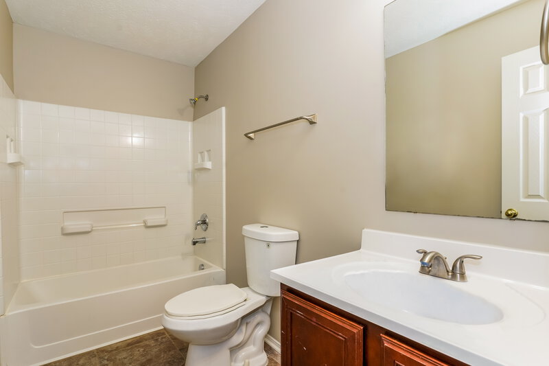 3,570/Mo, 2814 Creekbend Dr Nashville, TN 37207 Bathroom View