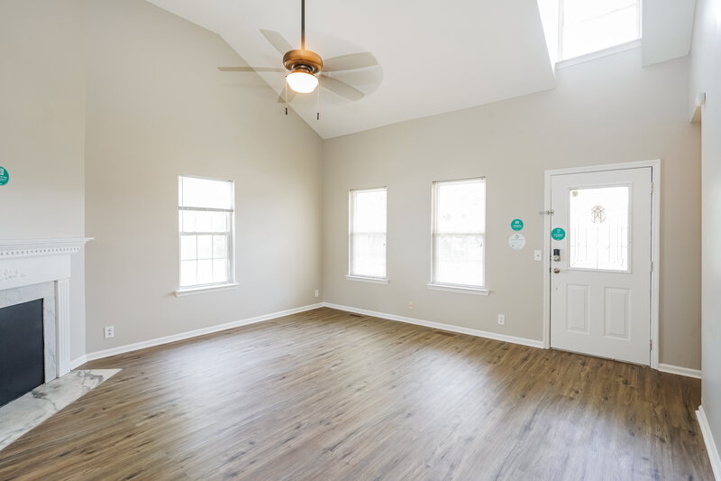 1,905/Mo, 3308 Hamilton Church Rd ANTIOCH, TN 37013 Living Room View