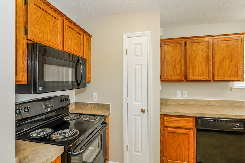 1,905/Mo, 3308 Hamilton Church Rd ANTIOCH, TN 37013 Kitchen View 2