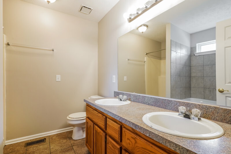 1,905/Mo, 3308 Hamilton Church Rd ANTIOCH, TN 37013 Main Bathroom View