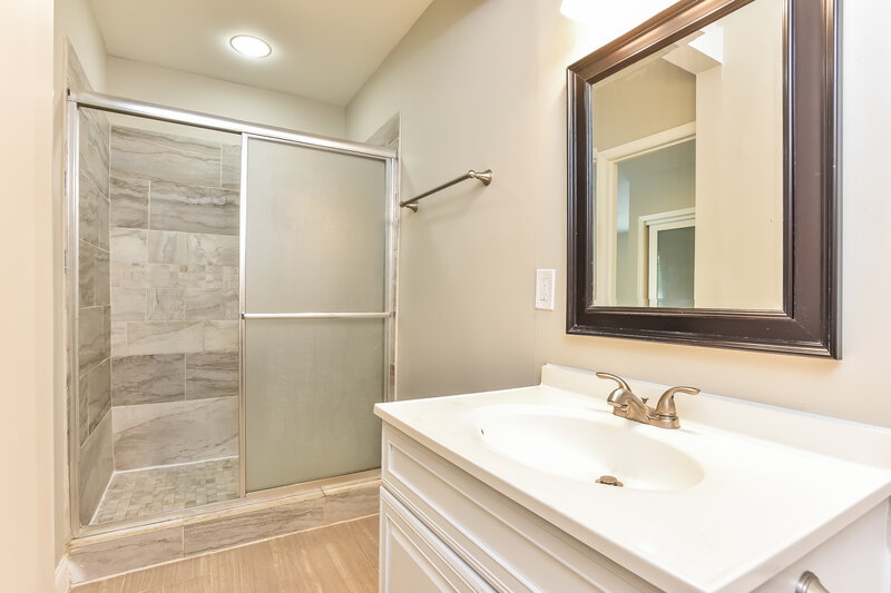 2,410/Mo, 4920 Packard Dr Nashville, TN 37211 Main Bathroom View