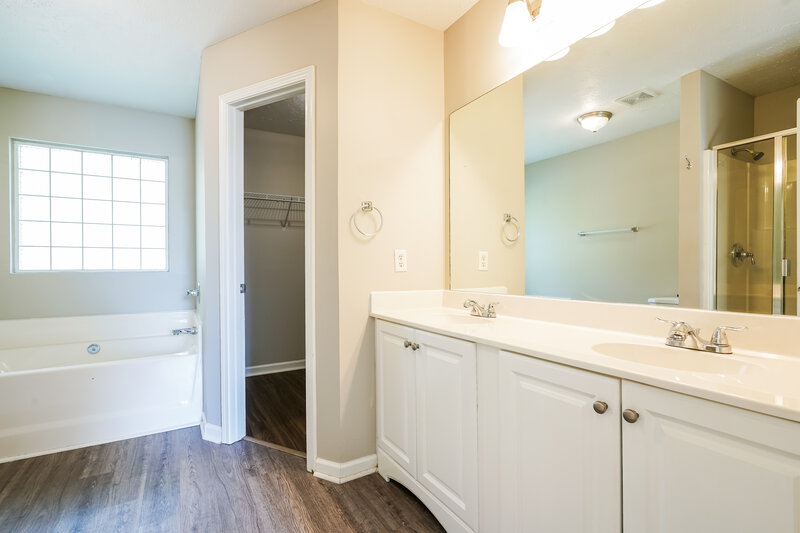 1,890/Mo, 7313 Ole Nottingham Dr ANTIOCH, TN 37013 Main Bathroom View