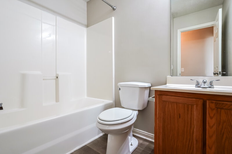 1,890/Mo, 7313 Ole Nottingham Dr ANTIOCH, TN 37013 Bathroom View