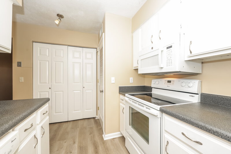 2,200/Mo, 232 Thistle Ln HERMITAGE, TN 37076 Kitchen View 2