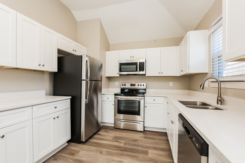 2,295/Mo, 2730 River Bend Dr Nashville, TN 37214 Kitchen View 2